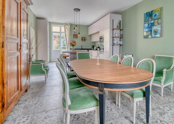 La Demeure De Jeanne Cadours